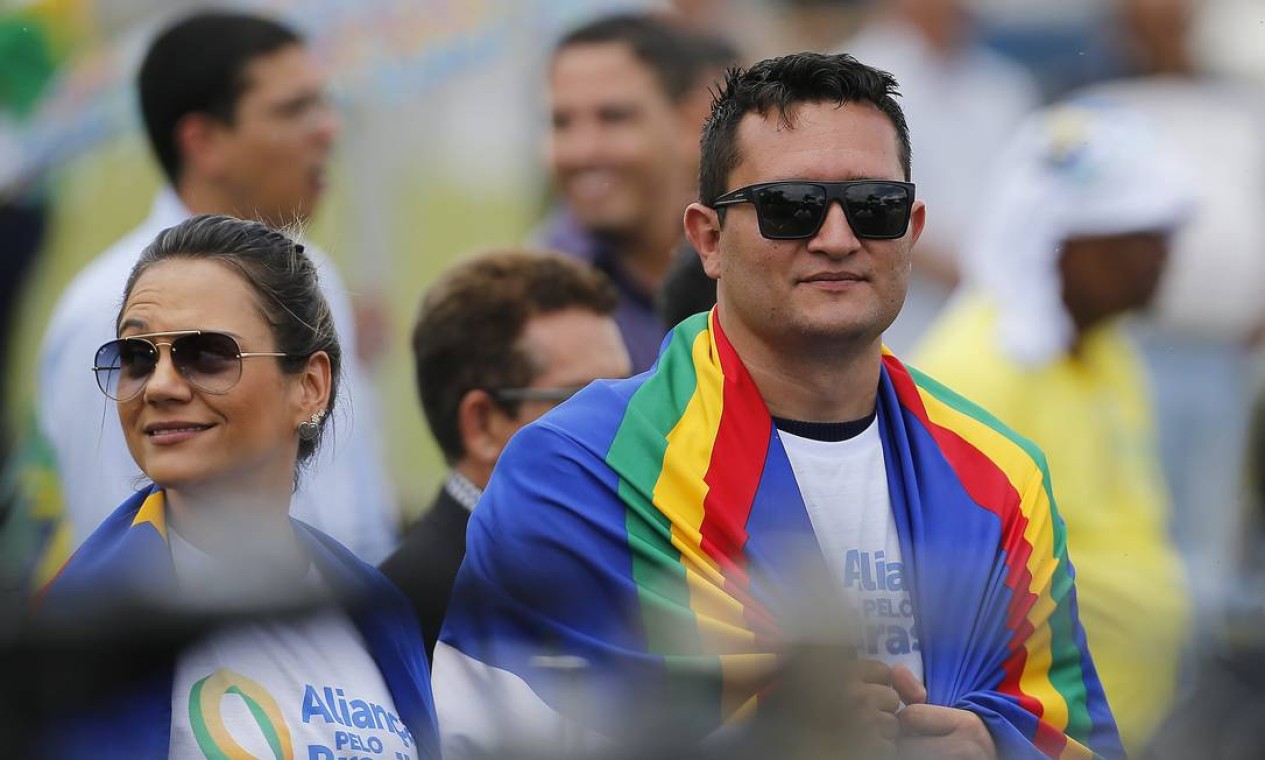 Apoiadores do presidente Jair Bolsonaro com a camisa do partido Aliança pelo Brasil Foto: Jorge William / Agência O Globo