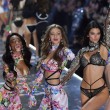 Após polêmica com modelo e perda financeira, Victoria's Secret cancela seu  tradicional desfile - Jornal O Globo