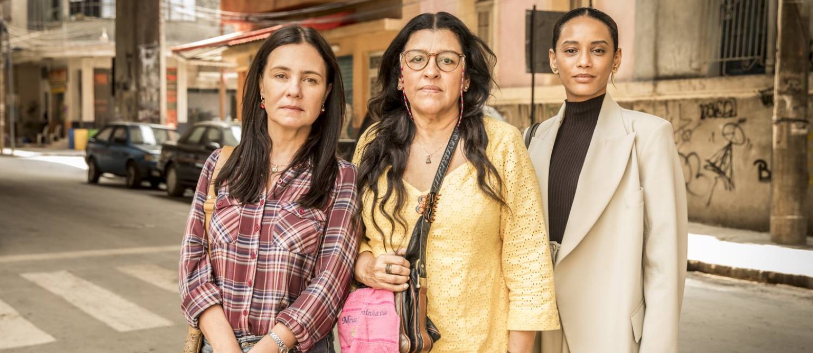 As protagonistas de "Amor de mãe", próxima novela das 21h: Vitoria (Taís Araujo), Lurdes (Regina Casé) e Thelma (Adriana Esteves) Foto: Globo/ João Cotta