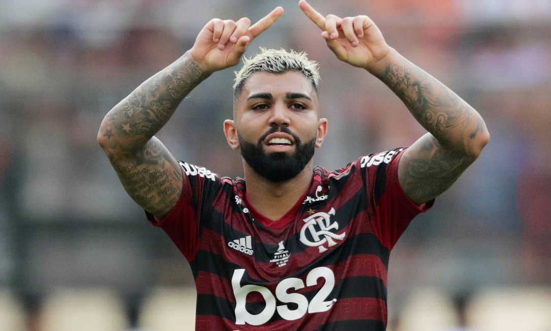 Gabigol faz o símbolo do coração para a torcida do Flamengo Foto: GUADALUPE PARDO / REUTERS