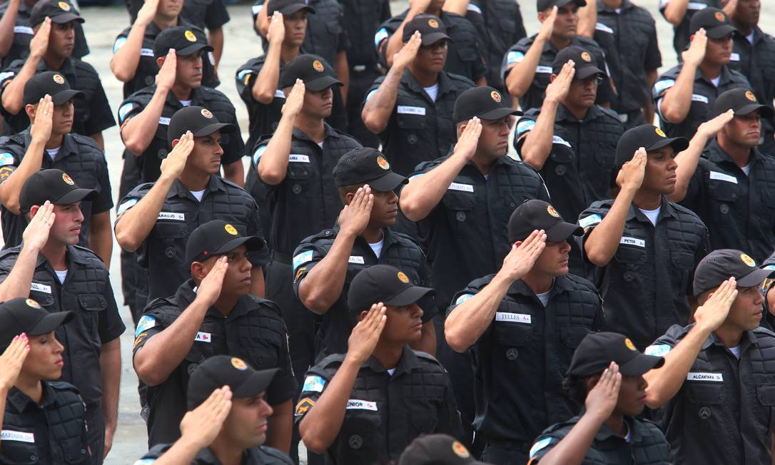 Comissão incluiu no texto policiais e bombeiros dos estados que terão direito à integralidade e paridade Foto: Fabiano Rocha / Agência O Globo