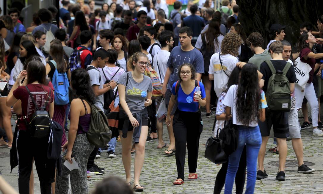 Alunos vão fazer prova em universidade privada do Rio Foto: Marcelo Theobald / Agência O Globo