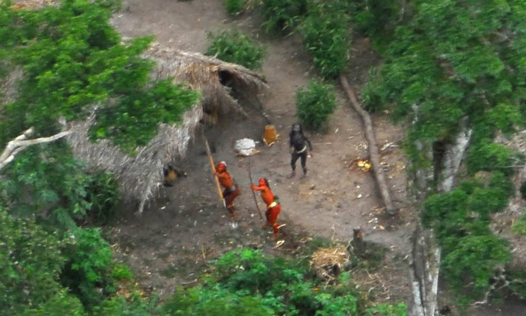 Índios isolados observados em sobrevoo pela Terra Indígena Kampa e Isolados do Envira, no Acre Foto: Gleison Miranda / Funai