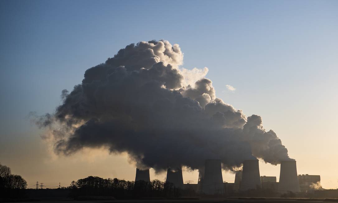 Usina de carvão em Peits, no leste da Alemanha, a terceira maior planta do gênero no país europeu Foto: JOHN MACDOUGALL / AFP