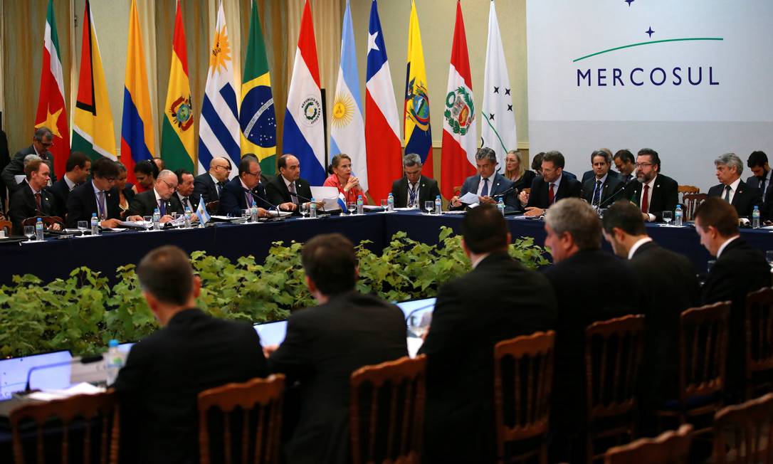 Ministro das Relações Exteriores do Brasil, Ernesto Araújo, discursa durante cúpula de ministros e chefes de Estado do Mercosul, em Bento Gonçalves Foto: DIEGO VARA / REUTERS