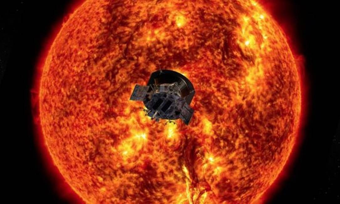Ilustração artística mostra a Parker perto do Sol; nos próximos anos, objetivo é que a sonda chegue ainda mais perto da estrela Foto: NASA/JOHNS HOPKINS APL HANDOUT