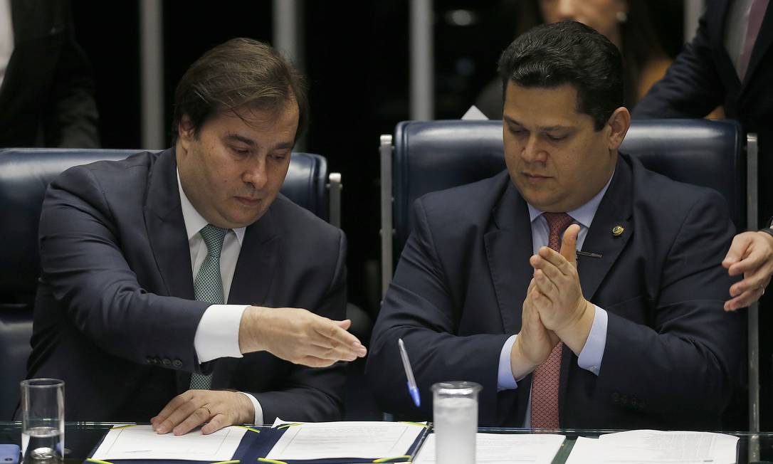 Governo estuda derrubar extinção de artistas do MEI, diz Maia - Época