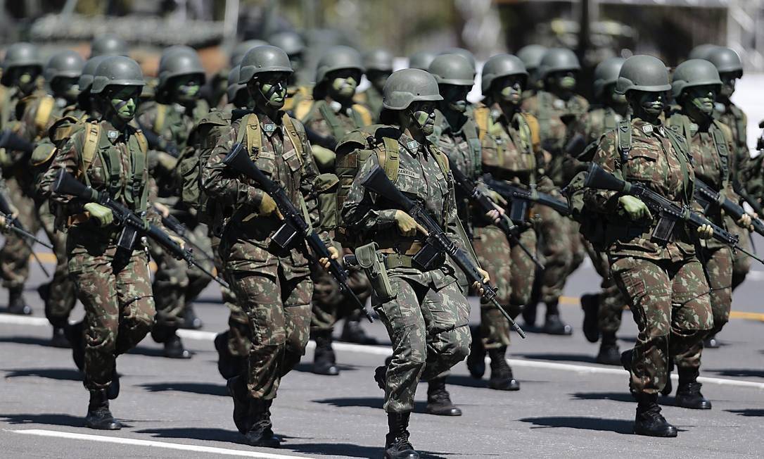 Militares: benefícios ampliados para inclusão na reforma da Previdência Foto: Jorge William/Agência O Globo