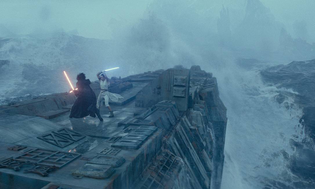 Luta entre Kylo Ren (Adam Driver) e Rey (Daisy Ridley) em cena de "Star Wars: Ascensão Skywalker", que estreia na quinta-feira i Foto: Lucasfilm Ltd. / Divulgação