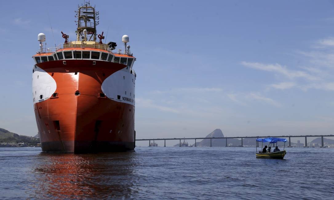 Para especialistas, grande fluxo de navios na Baía de Guanabara aumenta risco de desastres Para especialistas, grande fluxo de navios na Baía de Guanabara aumenta risco de desastres