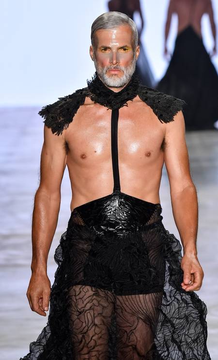 O paulistano Marcos Luko, de 50 anos, também faz barulho na Indústria e diz que seu corpo sarado é fruto da construção de sua própria casa Foto: Zé Takahashi/ FOTOSITE