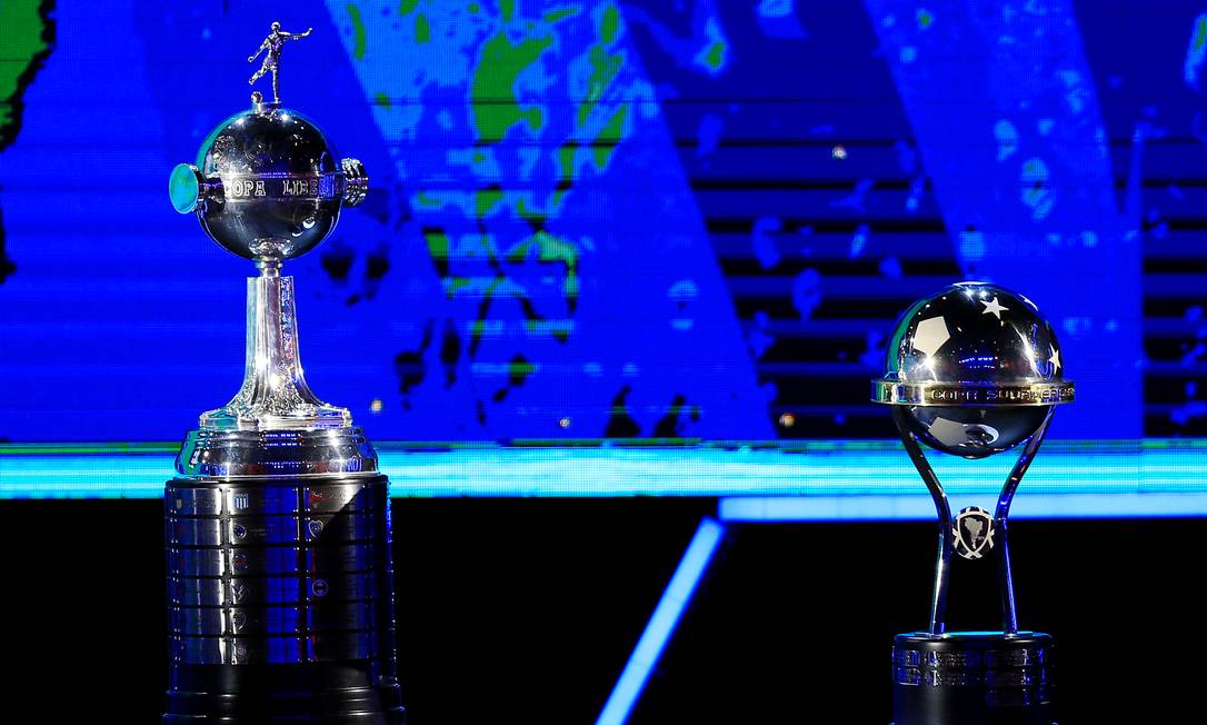 Soccer Football - Copa Libertadores 2020 Draw - CONMEBOL Headquarters - Luque, Paraguay - December 17, 2019 The trophies of the Copa Libertadores and the Copa Sudamericana REUTERS/Jorge Adorno Foto: JORGE ADORNO / REUTERS