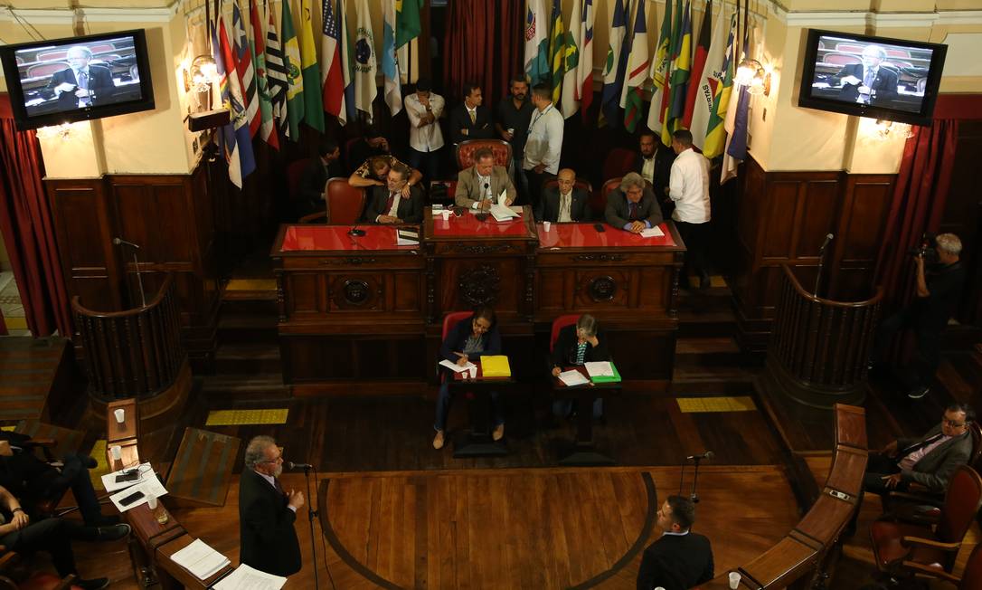Polêmica: no plenário da Câmara, votação sobre temporários e nova regional geraram embate entre oposição e base Foto: Pedro Teixeira / Agência O Globo