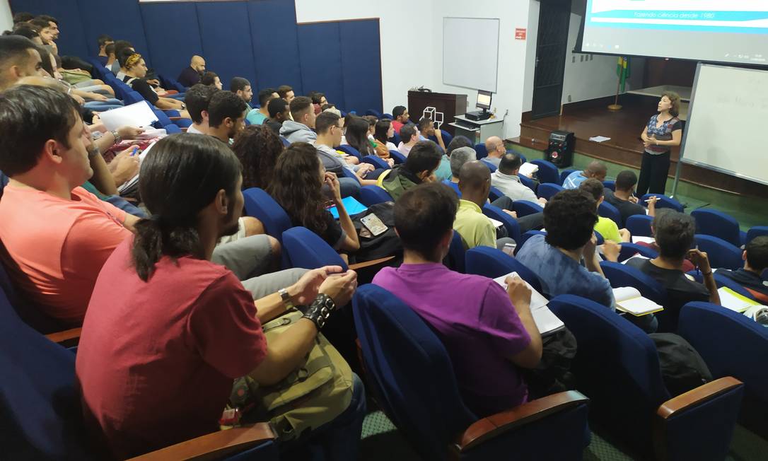 Alunos assistem a uma das aulas de capacitação profissional gratuita chamada “Residência em Software”, que hoje tem 70 alunos em Petrópolis Foto: Divulgação
