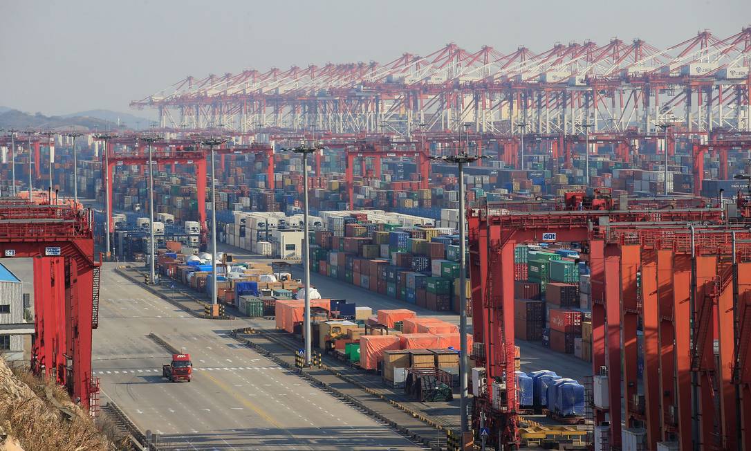 Containers no porto de Shanghai, na China Foto: Aly Song/REUTERS/13-02-2017
