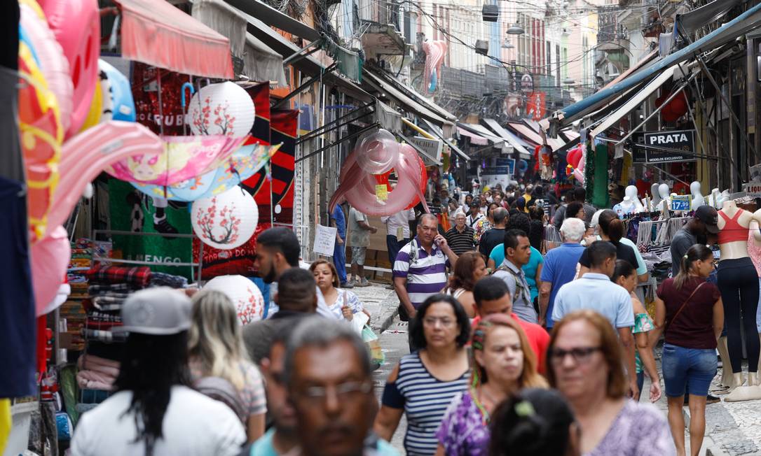 Inflação e juros menores impulsionaram as vendas na Saara na véspera do Natal Foto: Brenno Carvalho / Agência O Globo