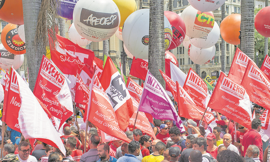 Centrais sindicas protestam contra reforma da Previdência, aprovada este ano. Foto: Edilson Dantas / Agência O Globo