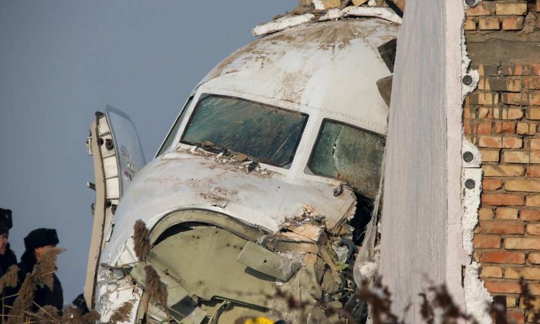 Avião de passageiros cai no Cazaquistão Foto: Reuters
