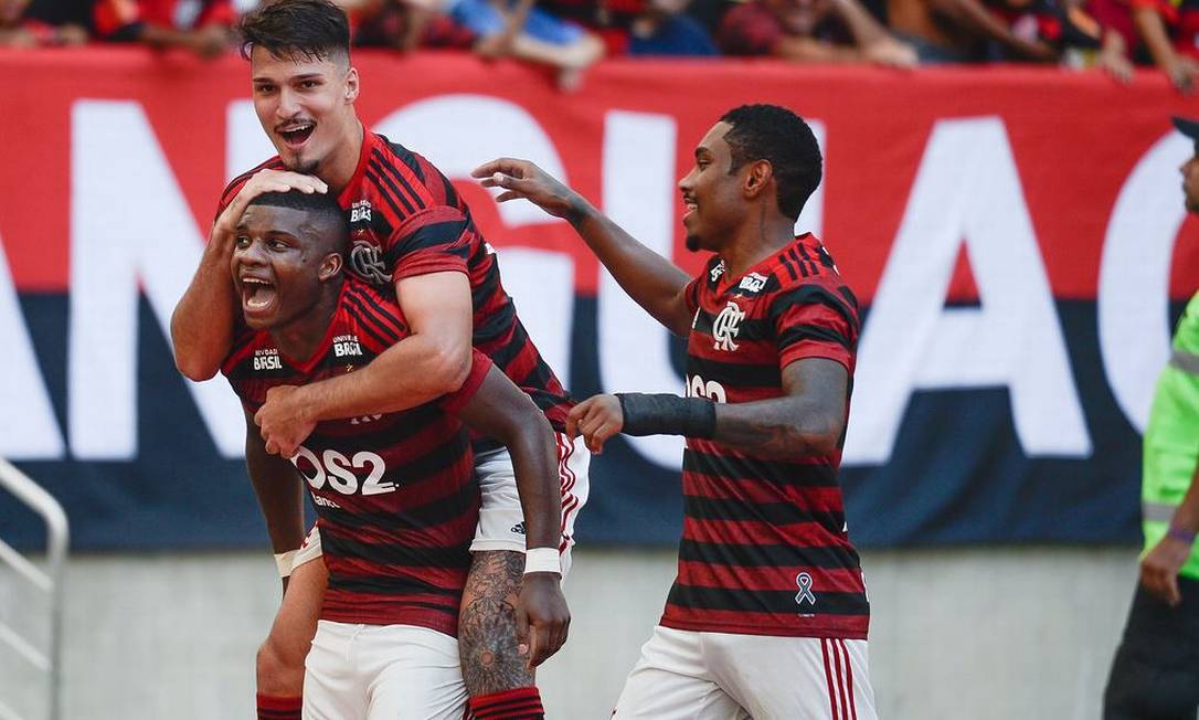 Lincoln e Thurler (com Vitinho ao lado): pivôs de vídeo polêmico Foto: Alexandre Vidal / Flamengo / Alexandre Vidal / Flamengo