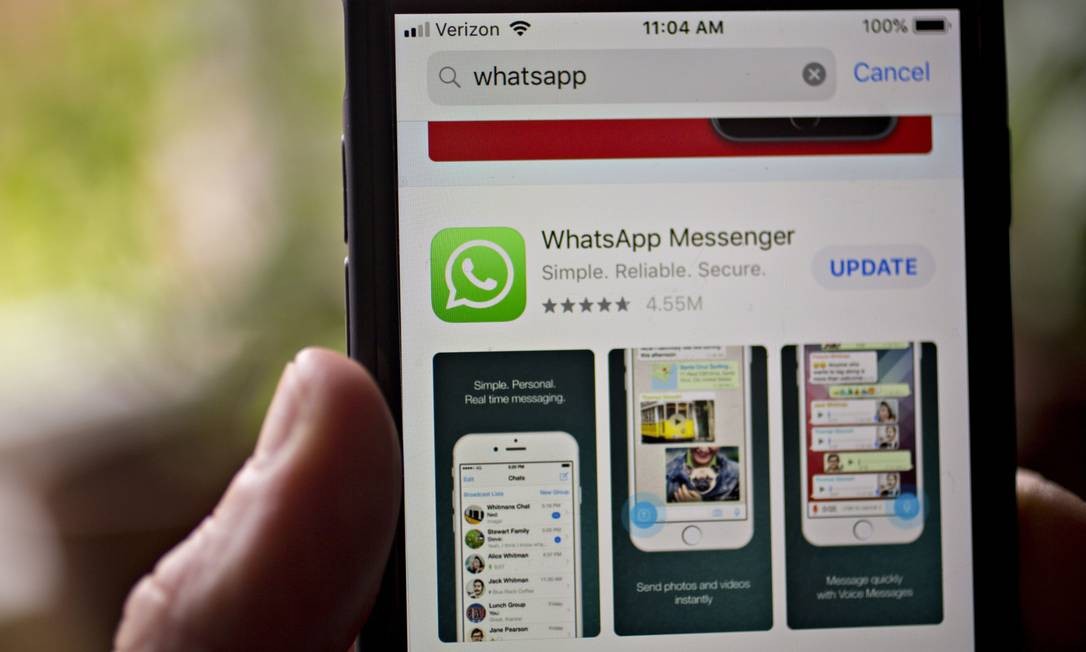 A partir de 1º de fevereiro, WhatsApp deixará de funcionar em aparelhos antigos Foto: Andrew Harrer / Bloomberg