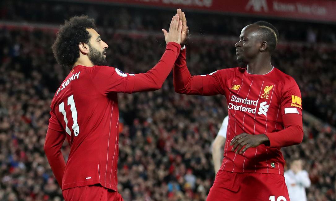 Salah faz 100° gol pelo líder Liverpool no Inglês em empate com