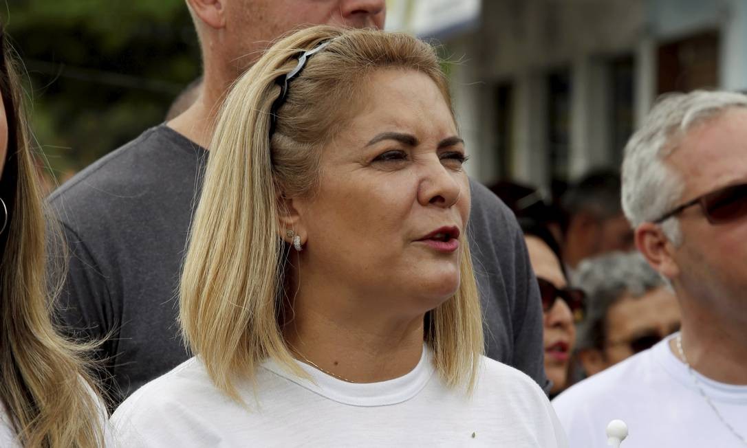 Ministério Público investiga ex-mulher de Bolsonaro por 'funcionários fantasmas' de Carlos