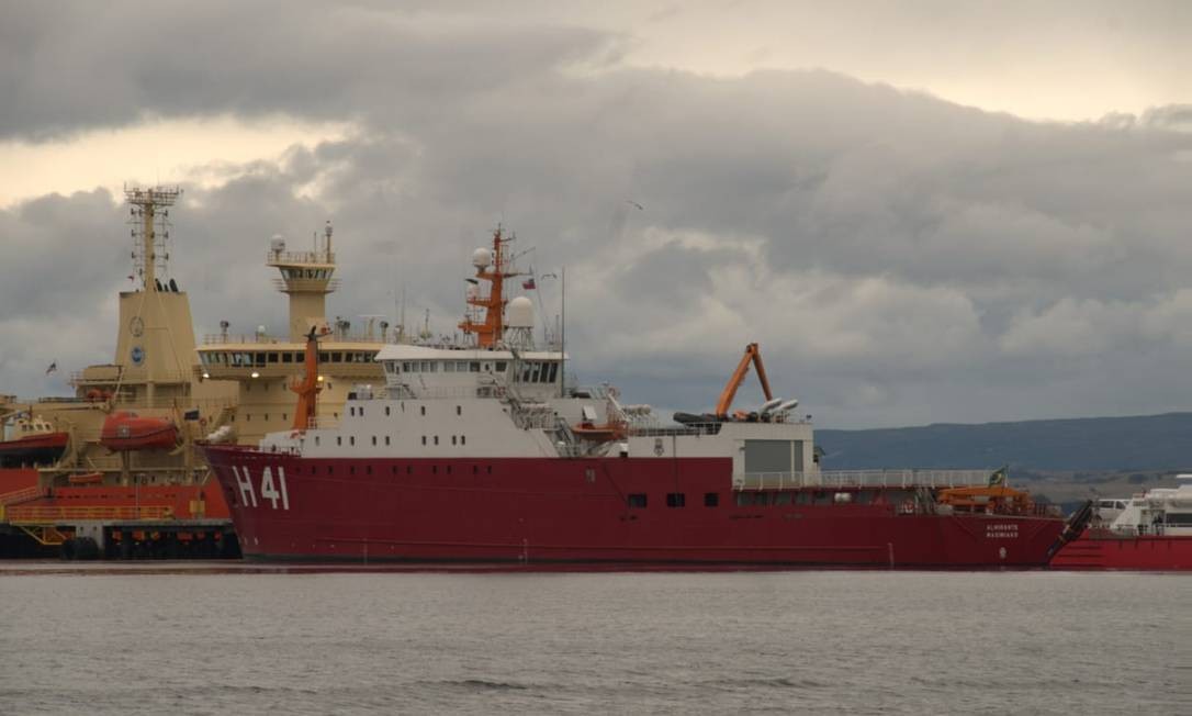 Navio brasileiro parte do Chile para inauguração de nova ...