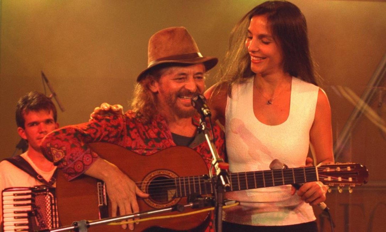 Geraldo e a cantora Ivete Sangalo, na gravação do CD "Casa do Forró", em 1998 Foto: Simone Marinho / Agência O Globo