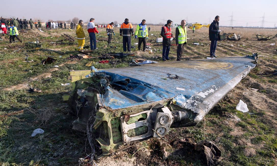 Destroços do Boeing 737-800 da Ukraine International Airlines Foto: AKBAR TAVAKOLI / AFP