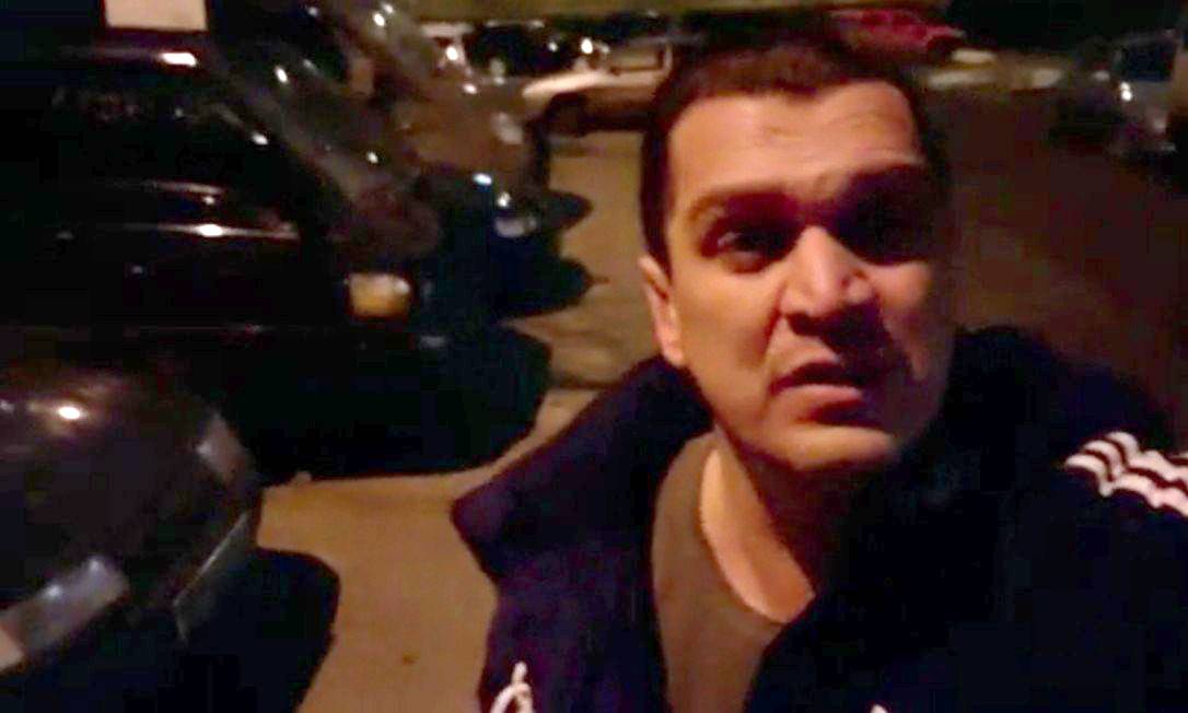 Eduardo Fauzi, de 41 anos, grava vídeo de Moscou comemorando decisão que censurou especial do Porta dos Fundos Foto: Reprodução