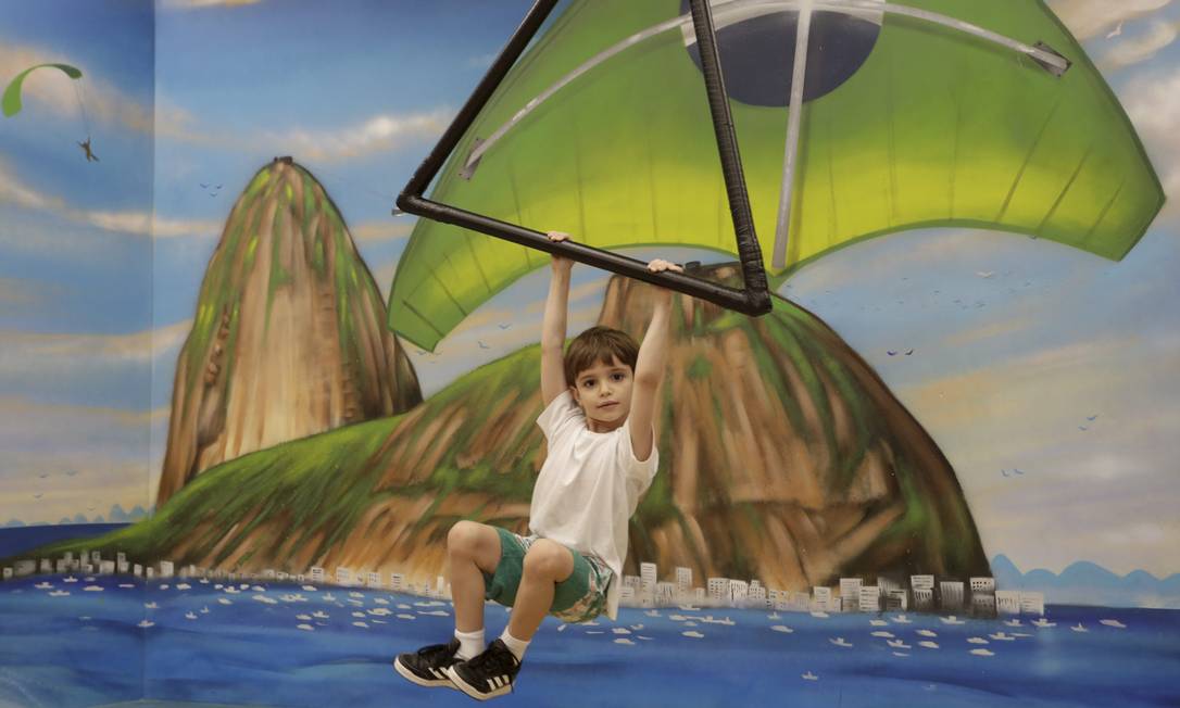 Exposição de pinturas em 3D brinca com imaginação na Alemanha