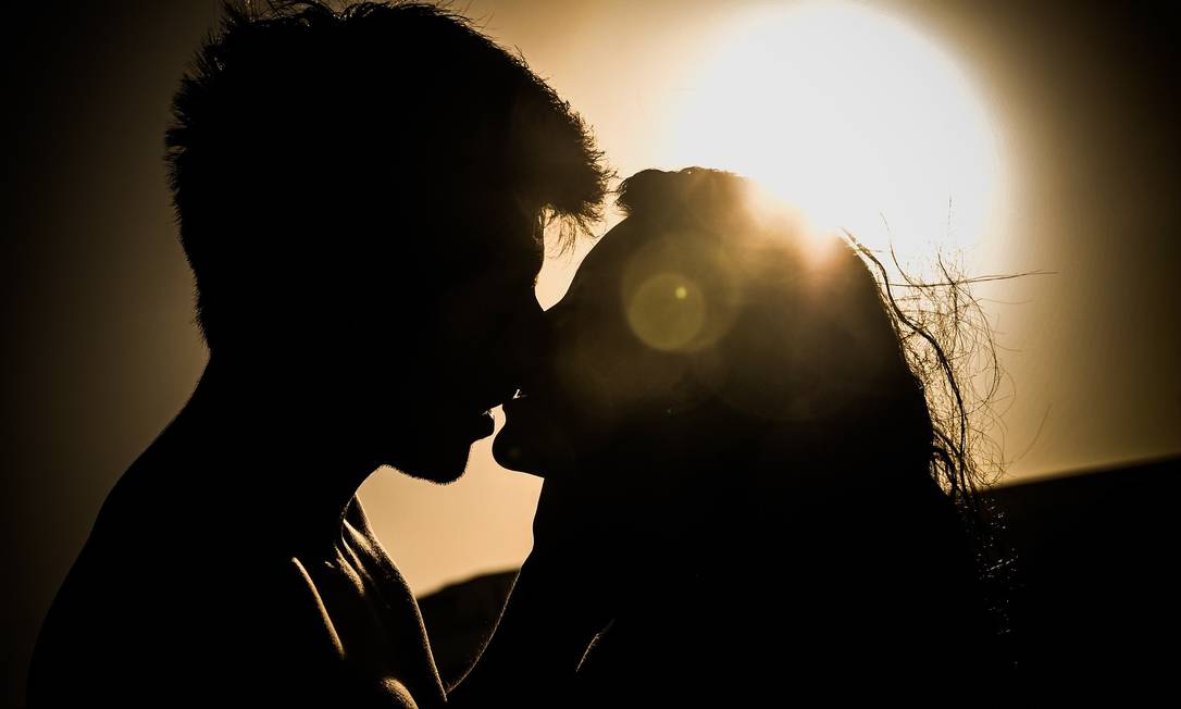 Em média, ter relações íntimas pelo menos uma vez por semana reduziu em 28% a possibilidade de entrar na menopausa em relação às mulheres que têm relações sexuais menos de uma vez por mês. Foto: Pixabay