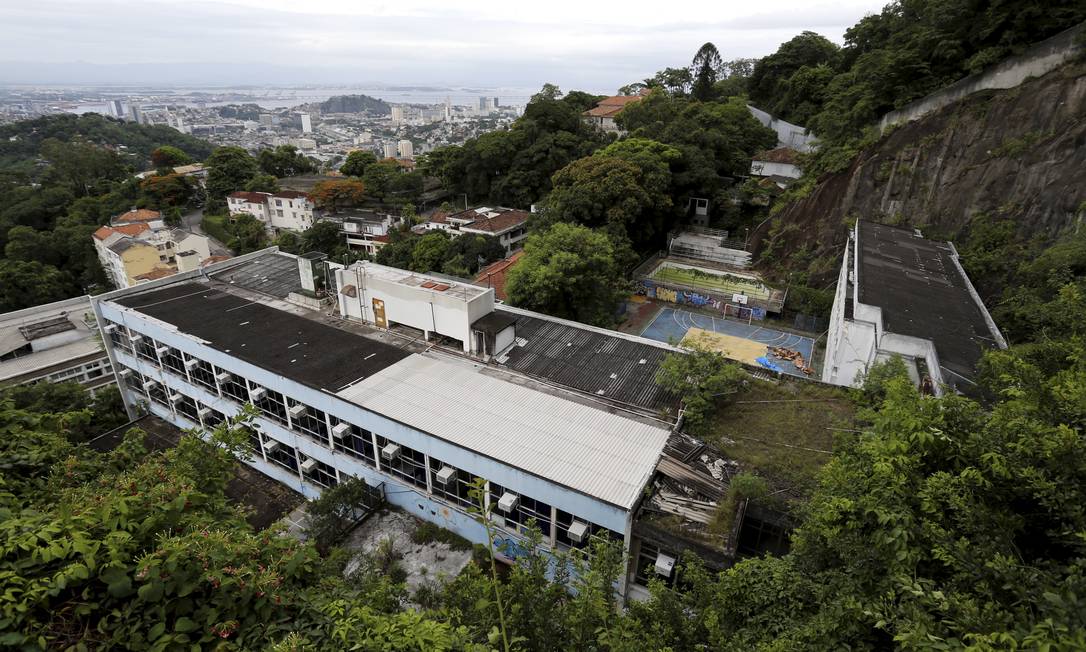 Escola P Blica Joga Pela Janela Livros Que Recebeu Como Doa O Veja V Deo Jornal O Globo