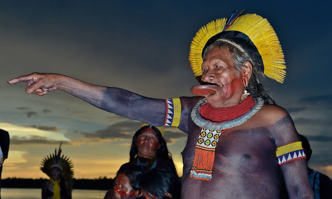 Cacique Raoni apresenta melhora e recebe visita de bispo em nome do Papa Francisco