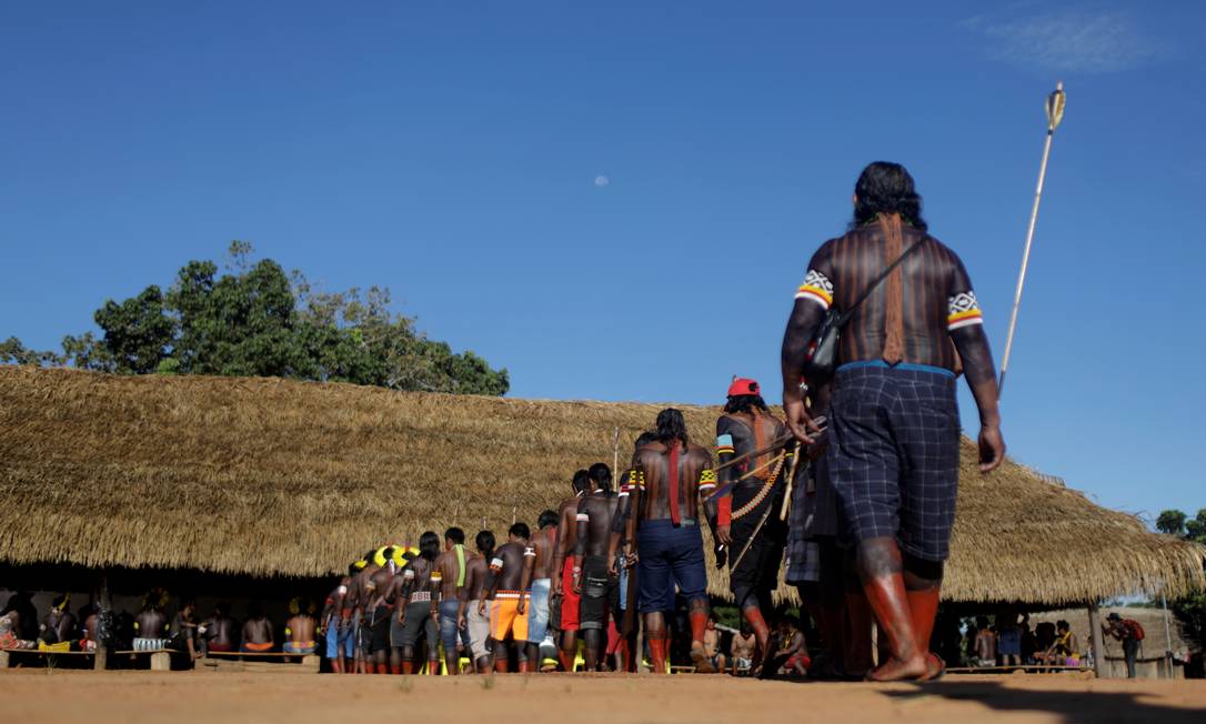 Índios participam de encontro no Xingu: governo federal quer liberar atividades econômicas em reservas Foto: Ricardo Moraes / Reuters