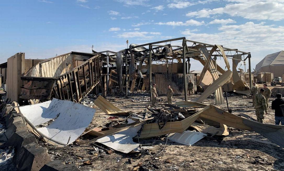 Destroços da base militar de Ain Al-Asad, no Iraque, após ataque iraniano Foto: Ayman Henna / AFP/13-01-2019