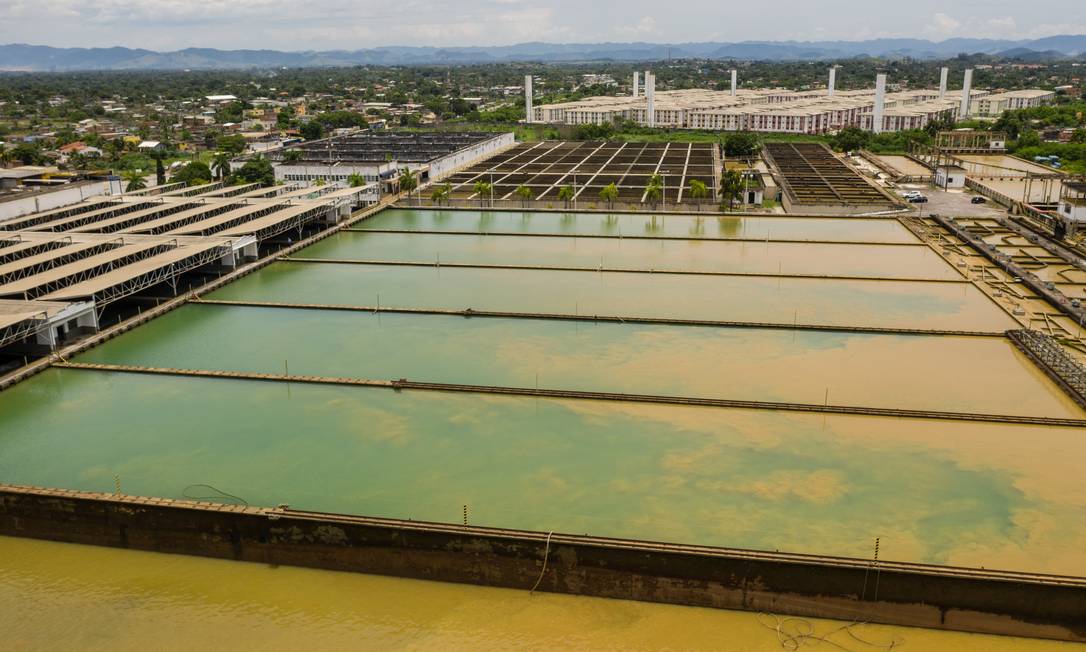 A estação de tratamento de água do Rio Guandu, responsável pelo abastecimento do Rio Foto: Brenno Carvalho / Agência O Globo