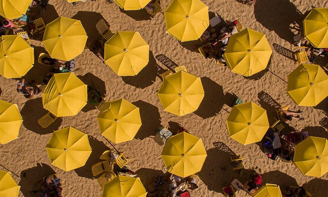 Garda-sóis na praia artificial criada no Parque de los Niños, uma das áreas que recebem o projeto Buenos Aires Playa 2020 Foto: Divulgação