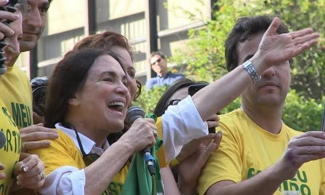 Regina Duarte em manifestação pró-Bolsonaro em 2018 Foto: reprodução 