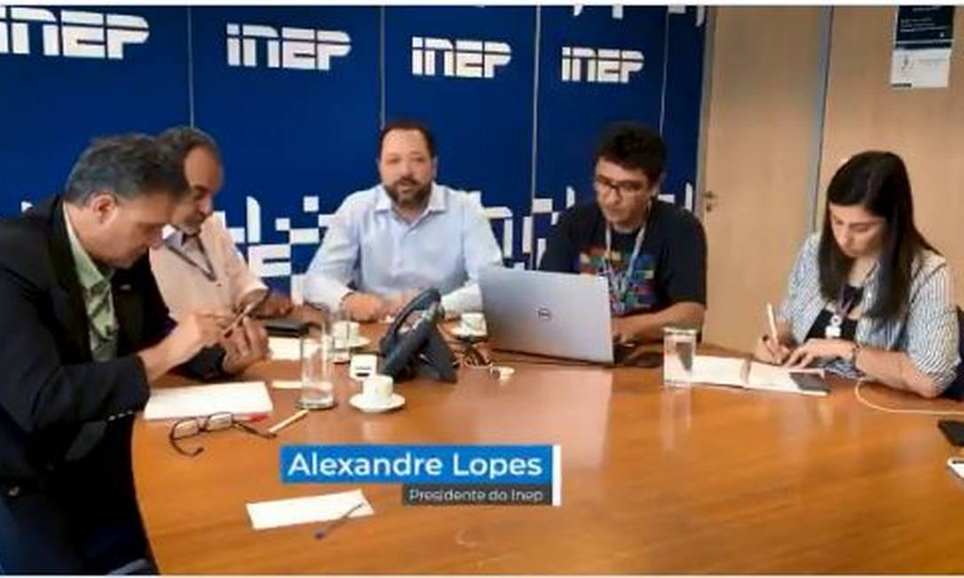 Alexandre Lopes (ao centro), presidente do Inep, autarquia vinculada ao MEC e responsável pelo Enem Foto: Reprodução