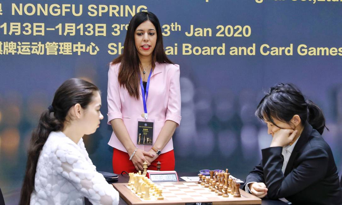 Mulher iraniana compete em torneio de xadrez sem hijab, Mundo