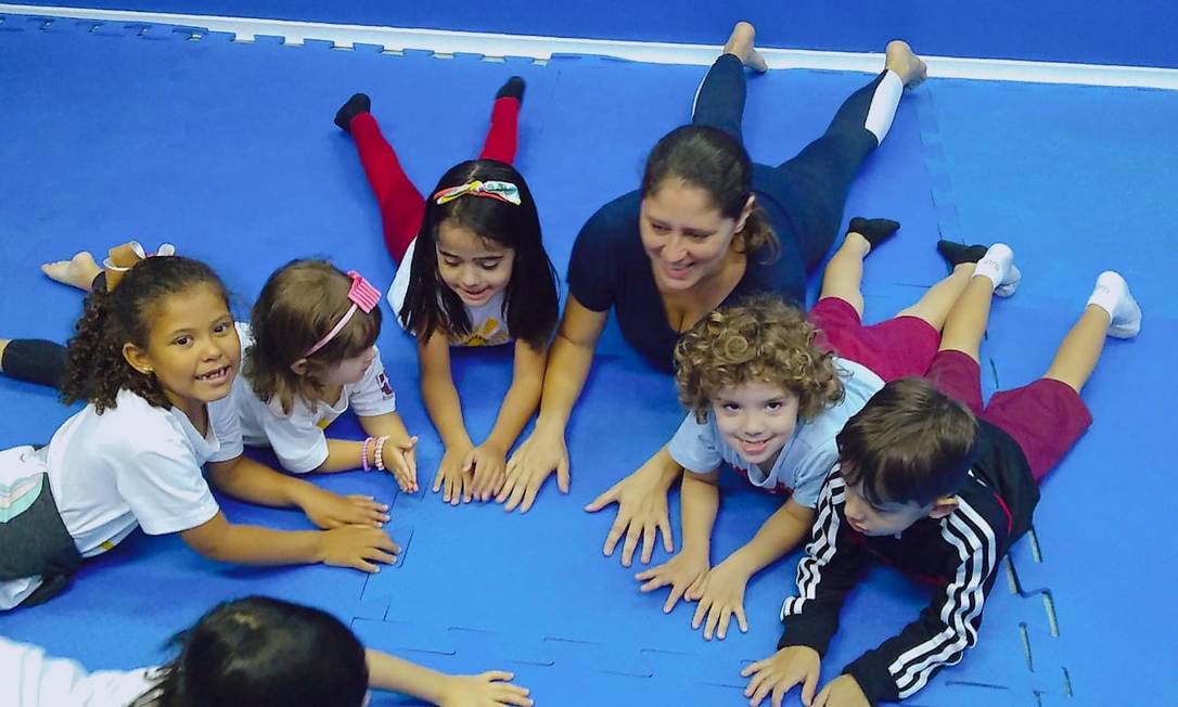 Crianças do Marly Cury fazem exercícios de ioga e meditação. Atividade será iniciada também no fundamental Foto: Divulgação