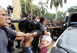 Relson Gracie é preso com drogas em sua bagagem na rodovia Presidente  Dutra, no Rio de Janeiro