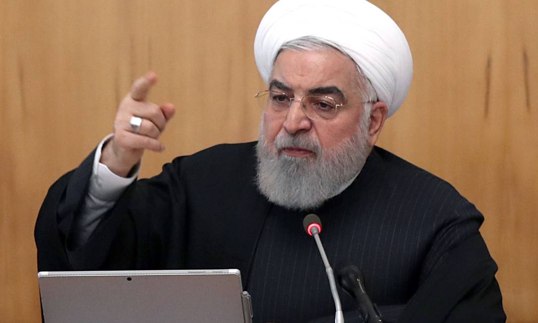 Hassan Rouhani, presidente do Irã, não foi informado de que investigações internas revelaram, horas depois da queda do avião da Ukraine International em Teerã, que a aeronave foi abatida por foguetes iranianos. Segudo o New York Times, ele ameaçou renunciar ao cargo Foto: Presidência da República Islâmica do Irã / AFP