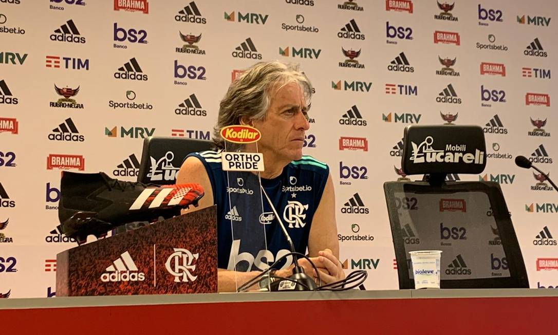 Atuação de Isla no 1º tempo é criticada por torcedores do Flamengo