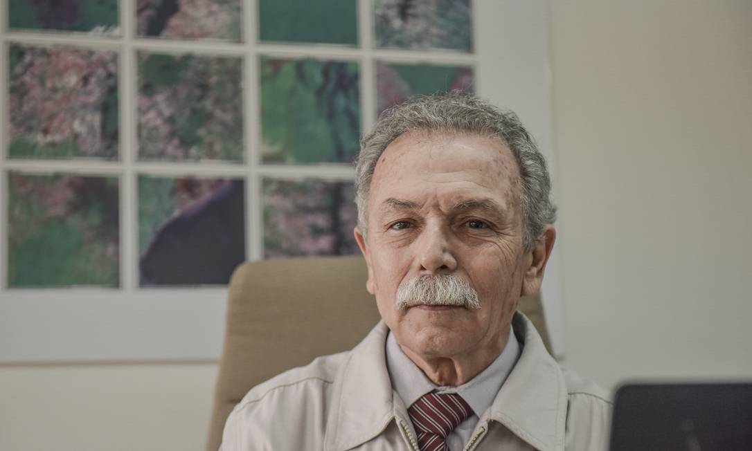 O ex-diretor do Instituto Nacional de Pesquisas Espaciais Ricardo Galvão voltou a dar aulas de física na universidade Foto: Lucas Lacaz Ruiz / Agência O Globo