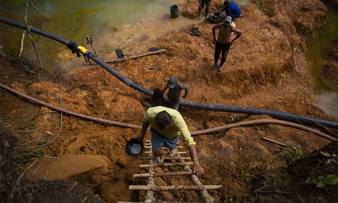 Garimpeiros em ação em área da reserva ianomâmi, entre Amazonas e Roraima. 01-08-2019 Foto: Daniel Marenco / Agência O Globo