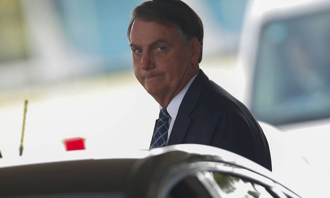 O presidente Jair Bolsonaro ao deixar o Palácio da Alvorada Foto: Adriano Machado / Reuters