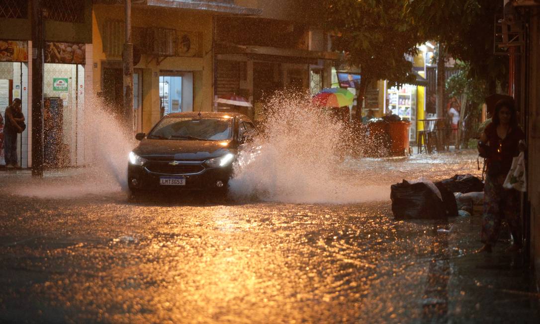 Chuva Forte Deixa Rio Com Ruas Alagadas E 357km De Congestionamento No Horário De Pico Jornal 