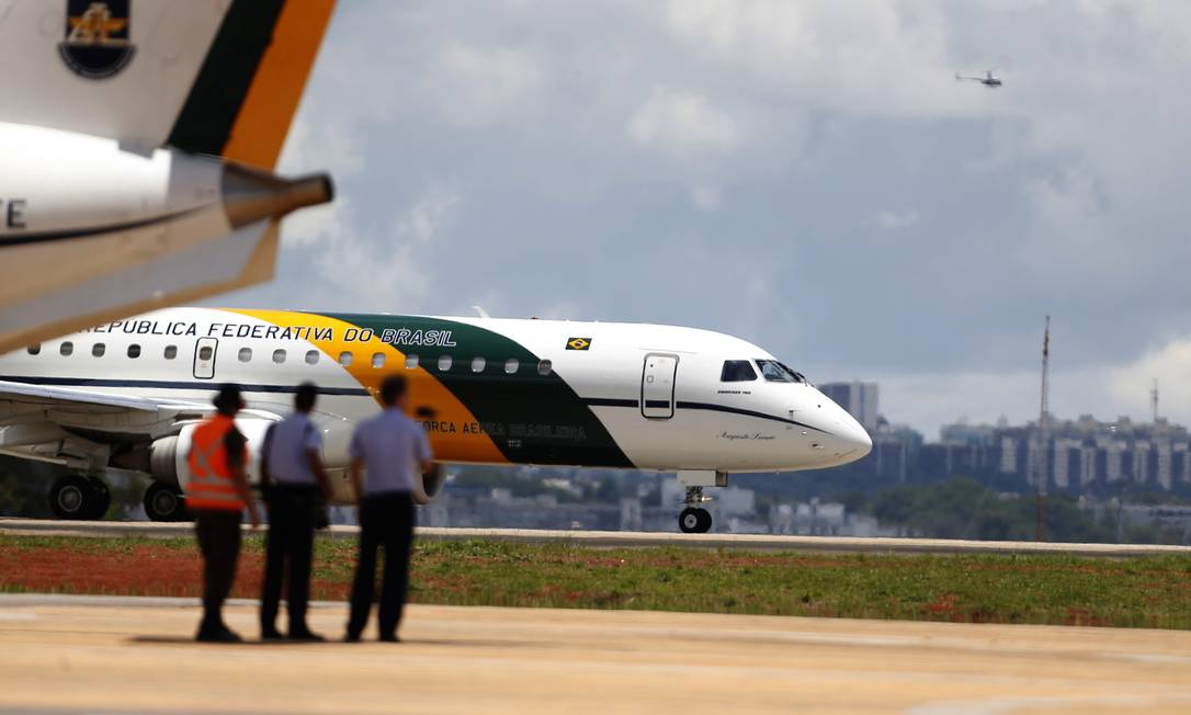 Dois aviões da Presidência irão resgatar brasileiros na China Foto: Jorge William / Agência O Globo